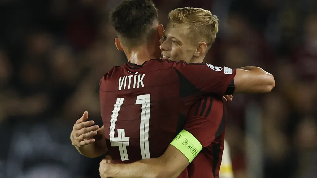 Fotbalisté Sparty Martin Vitík a Filip Panák