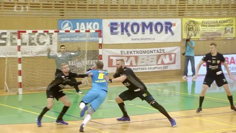 Volejbalisté i basketbalistky doufají v rychlý restart soutěží