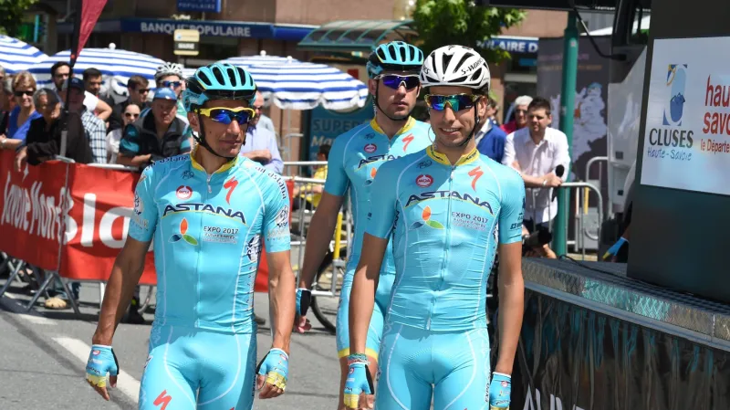 Fabio Aru se svým týmem