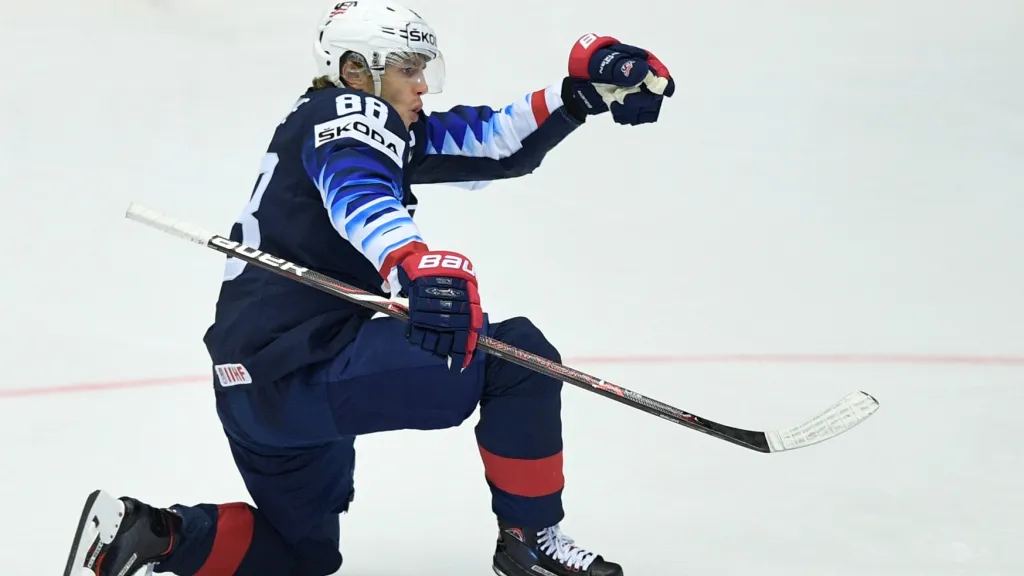 Takto slavil minulý rok Patrick Kane gól proti Čechům. Kam dojde s USA letos?