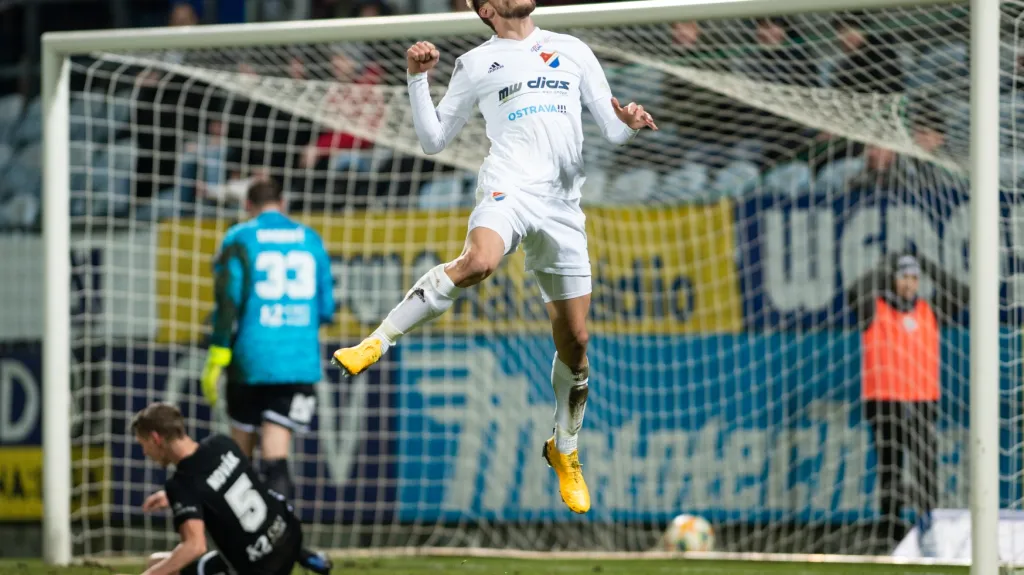 Nemanja Kuzmanovič se raduje z trefy do sítě Dynama