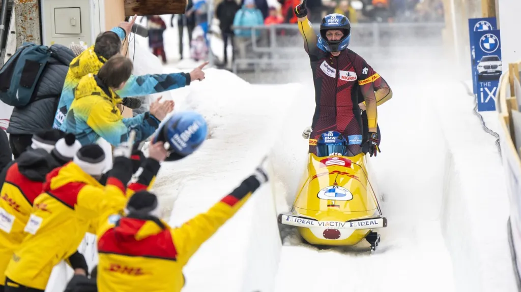 Vítězná posádka čtyřbobu Friedricha na MS ve Svatém Mořici