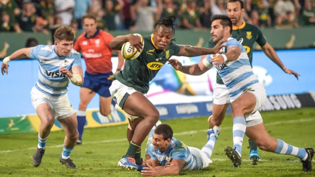 S'bu Nkosi z Jihoafrické republiky v obležení argentinské obrany