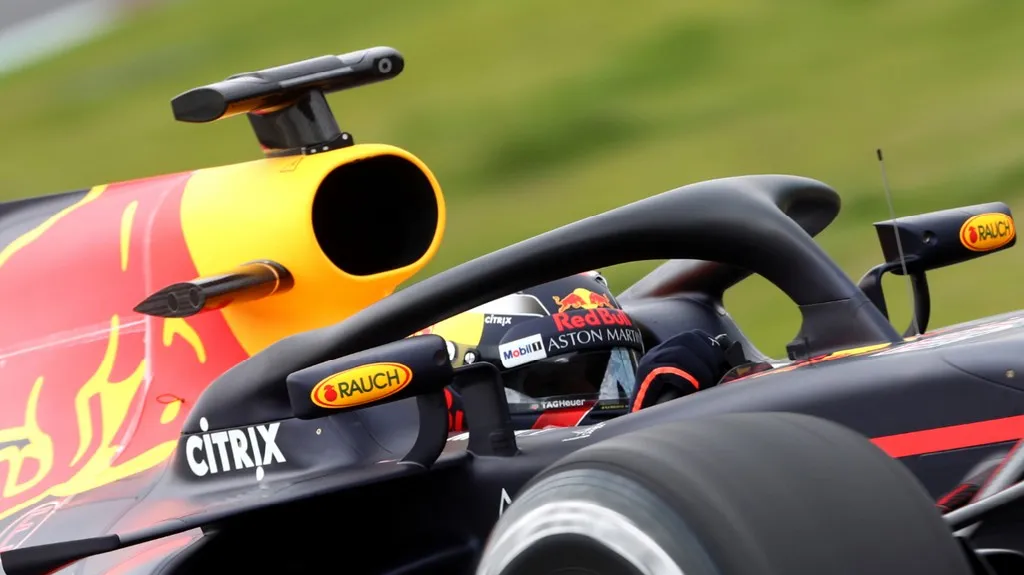 Testovací jízda formule na okruhu v Barceloně