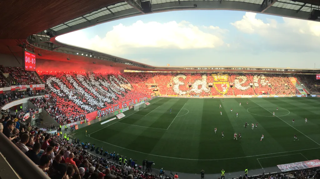 Choreografie slávistických fanoušků v derby proti Spartě