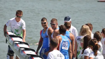 Radost posádky českého čtyřkajaku