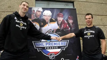 Zdeno Chára a David Krejčí před pražským utkáním NHL