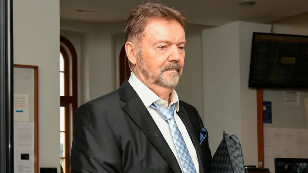 Bývalý místopředseda FAČR Roman Berbr u soudu