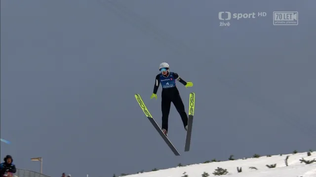 Skoky Hradilové a Koldovské na středním můstku s ohlasy