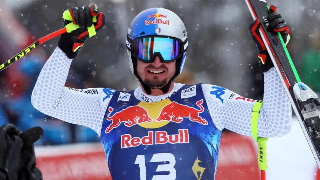 Dominik Paris se raduje z výhry v legendárním sjezdu v Kitzbühelu