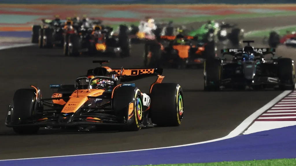 Oscar Piastri v čele sprintu F1 v Kataru