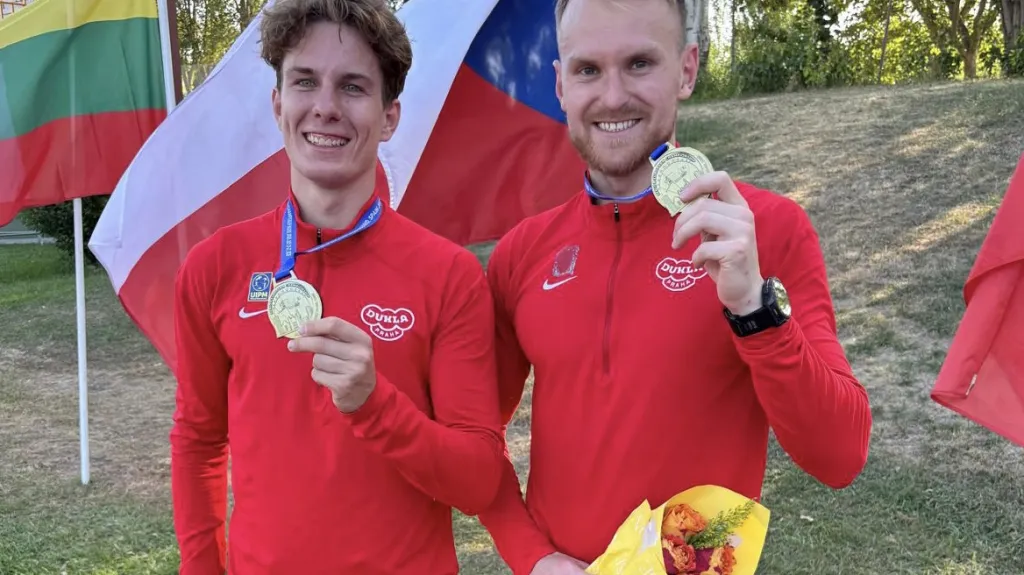 Moderní pětibojaři Marek Grycz (vpravo) a Matouš Tůma