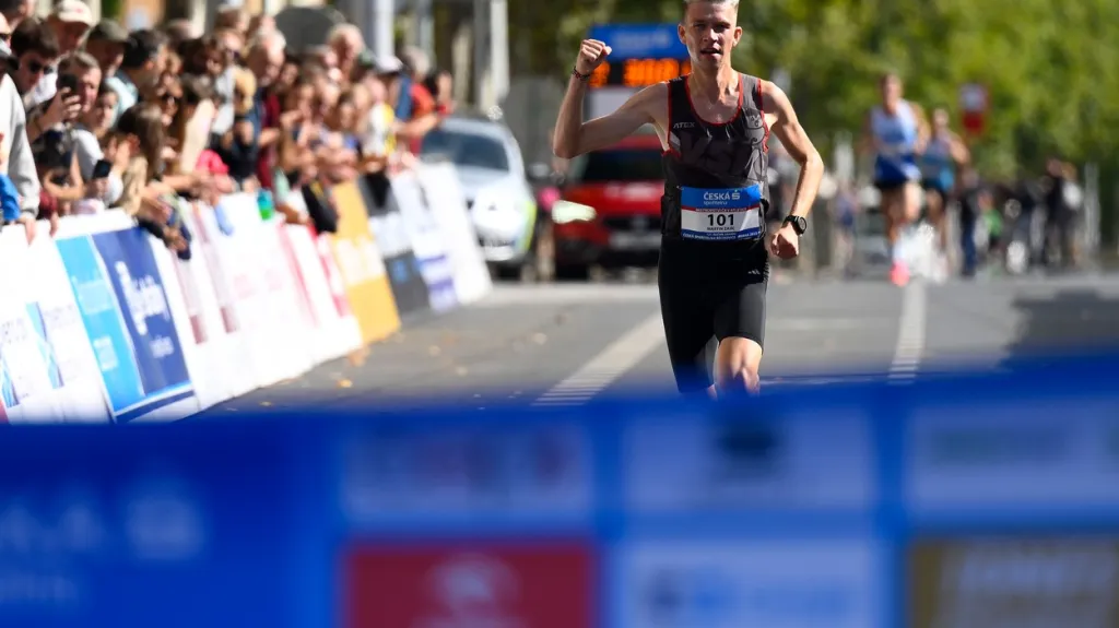 Martin Zajíc potřetí v řadě ovládl 10 km závodu Běchovice–Praha