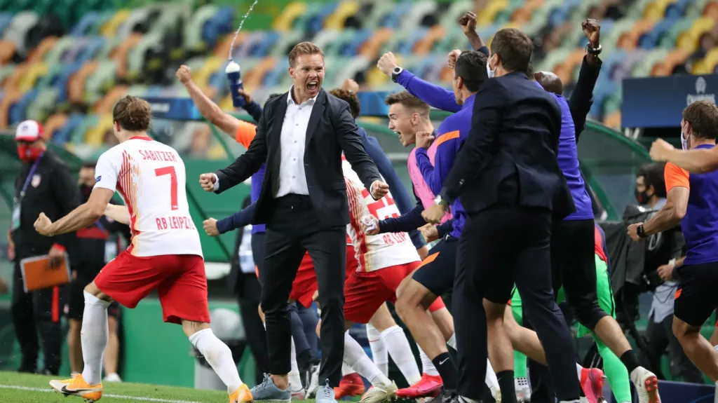 Julian Nagelsmann slaví s hráči Lipska