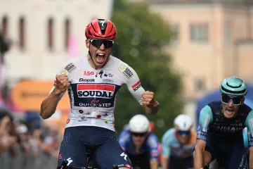 Paul Magnier slaví vítězství v 18. etapě Giro d'Italia