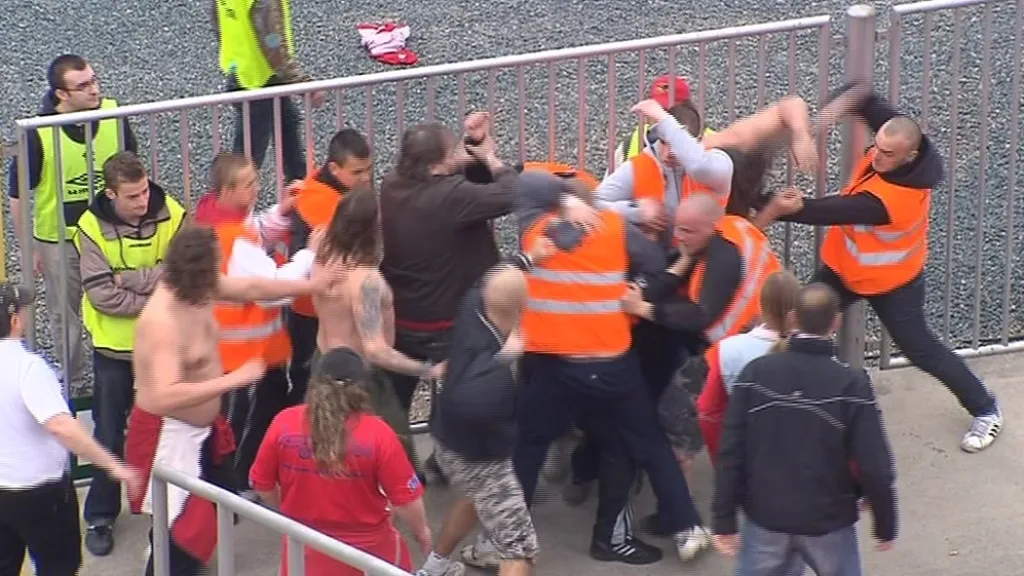 Fotbalové utkání mezi FC Zbrojovka Brno a Slovanem Liberec poznamenala bitka