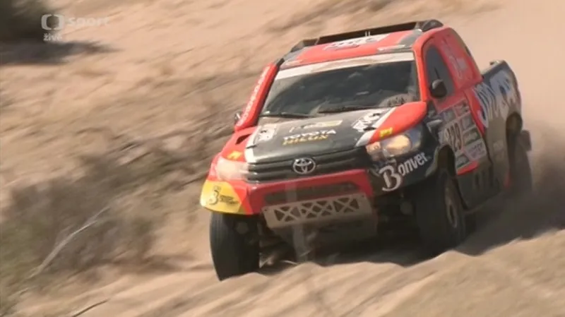 Sainze zradila v 10. etapě převodovka, na Dakaru končí