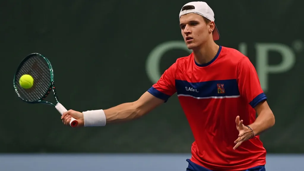 Jakub Menšík trénuje v hale ve Vendryni