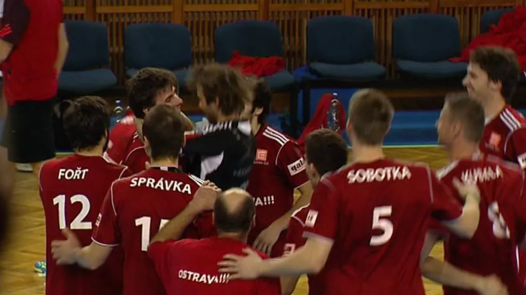 Ostravští volejbalisté se radují z vyrovnání série