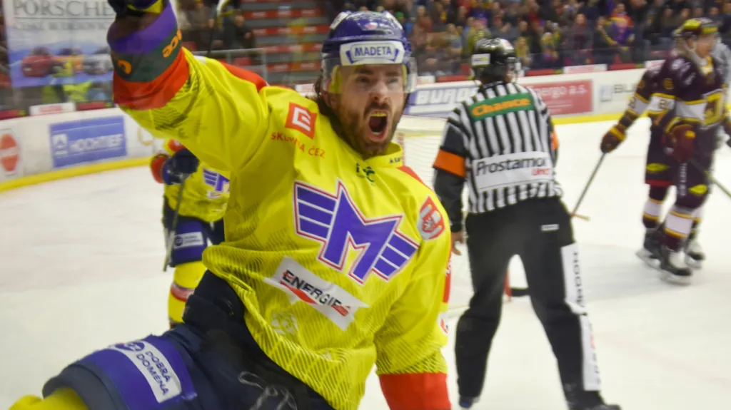 Lukáš Endál z Českých Budějovic se raduje z gólu