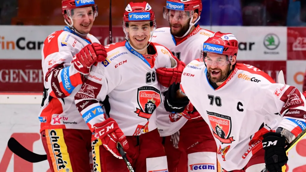 Radující se hokejisté Hradce Králové