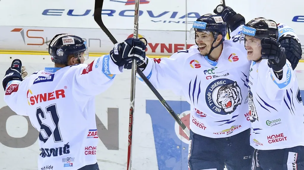 Hokejisté Liberce se radují z vítězství