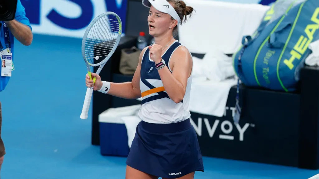 Barbora Krejčíková se raduje z vítězství