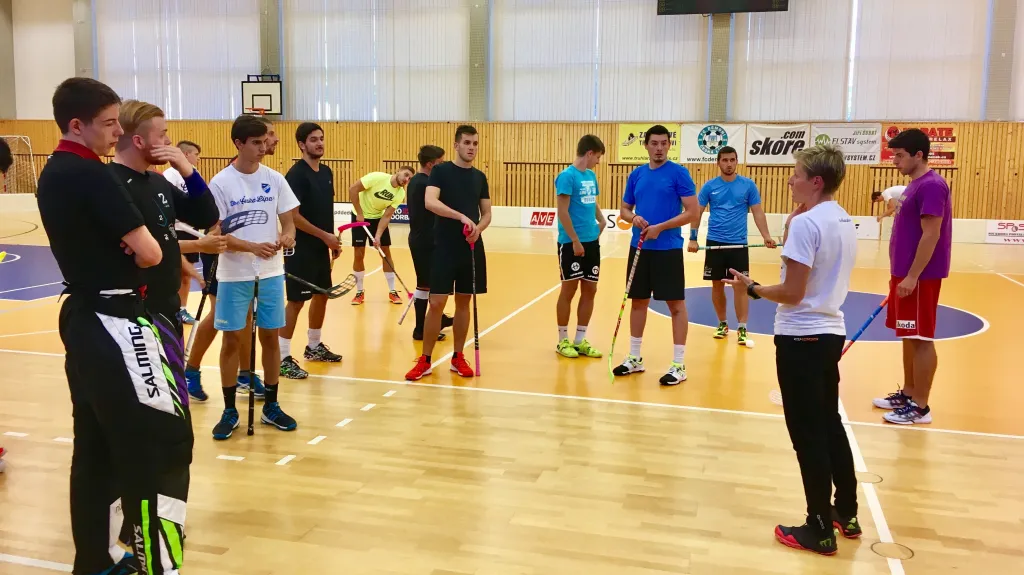 Lenka Bartošová a florbalisté České Lípy