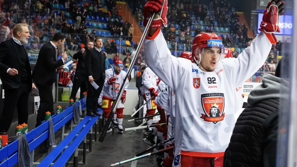 Radost hradecké střídačky v čele s Davidem Šťastným