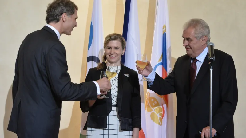 Zeman s Kejvalem podepsali českou příhlášku pro olympiádu v Riu