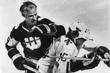 Gordie Howe v dresu New England Whalers