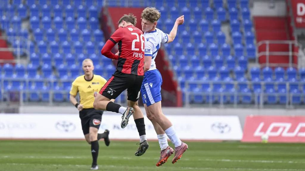 Polyák (vlevo) a Havran v souboji