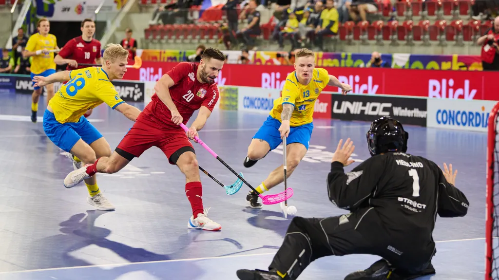 Martin Tokoš v šanci v utkání proti Švédsku