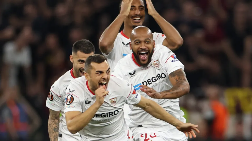 Slavící fotbalisté Sevilly