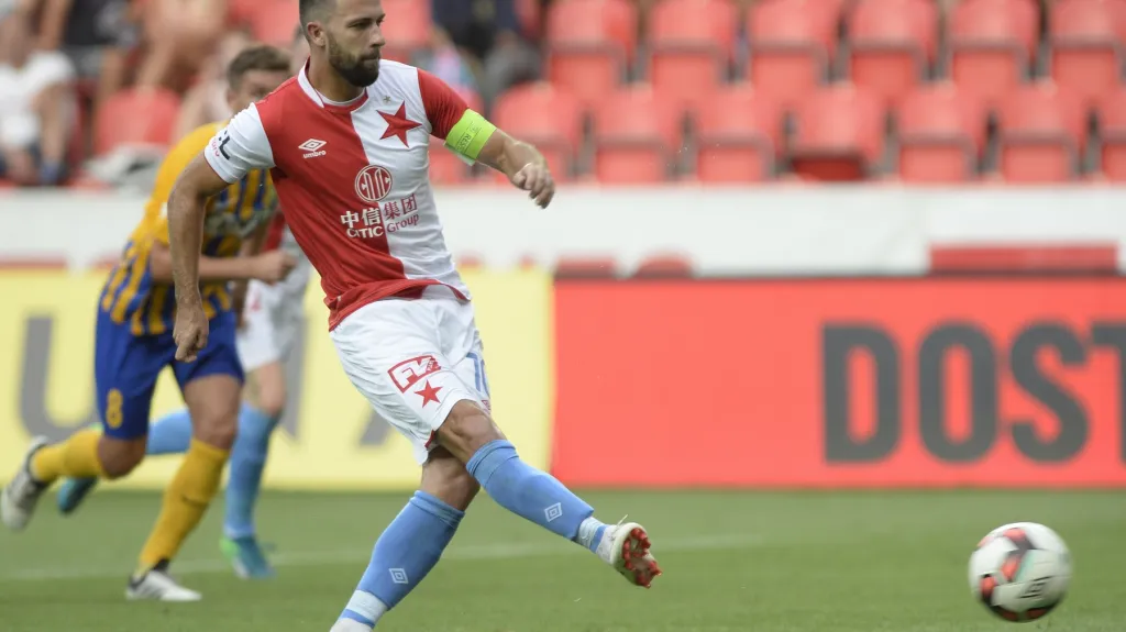 Josef Hušbauer střílí z penalty vítězný gól