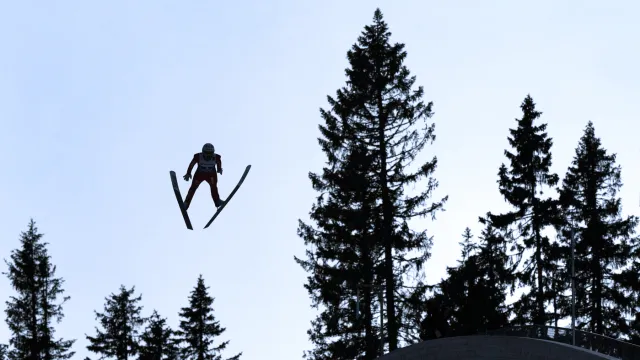 Česká stopa ve skocích na lyžích je i mimo startovní listiny