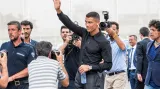 Cristiano Ronaldo mává fanouškům