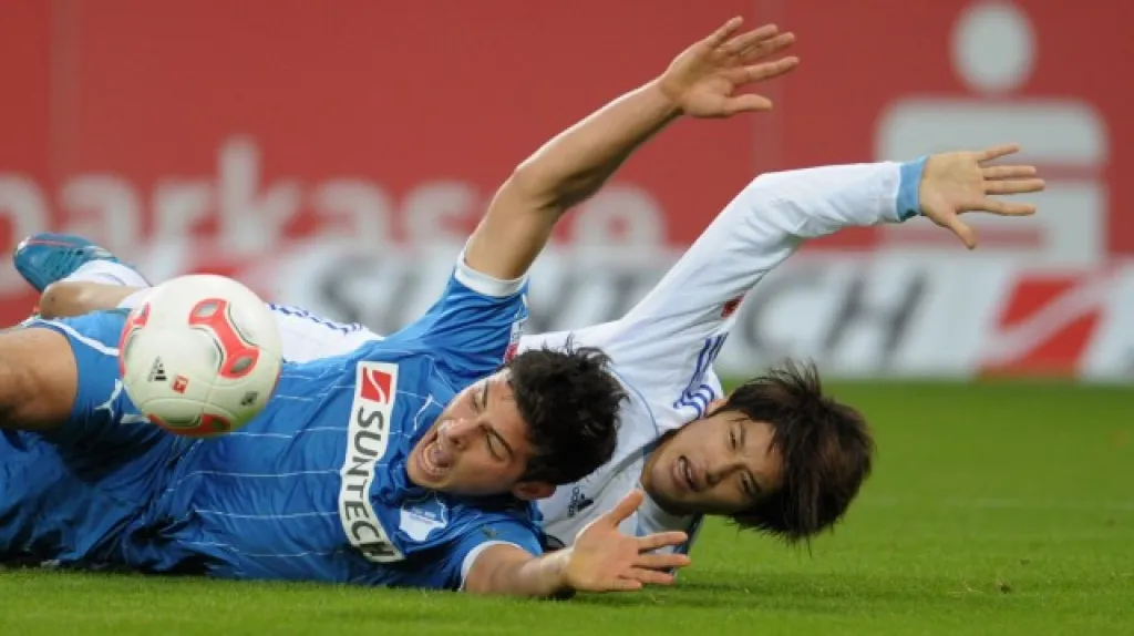 Volland z Hoffenheimu a Uchida ze Schalke 04