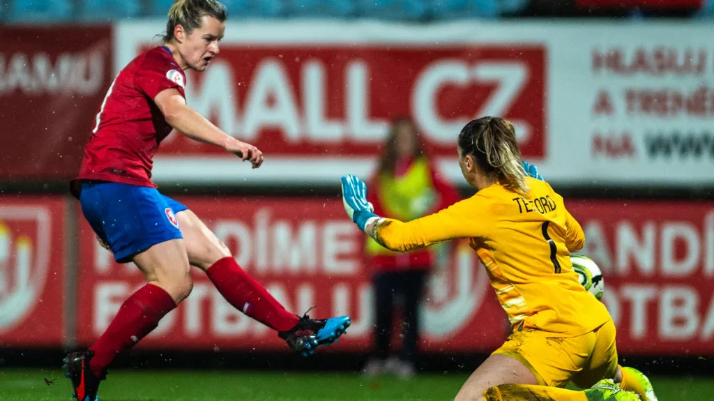 Tereza Szewieczková v utkání s Anglií