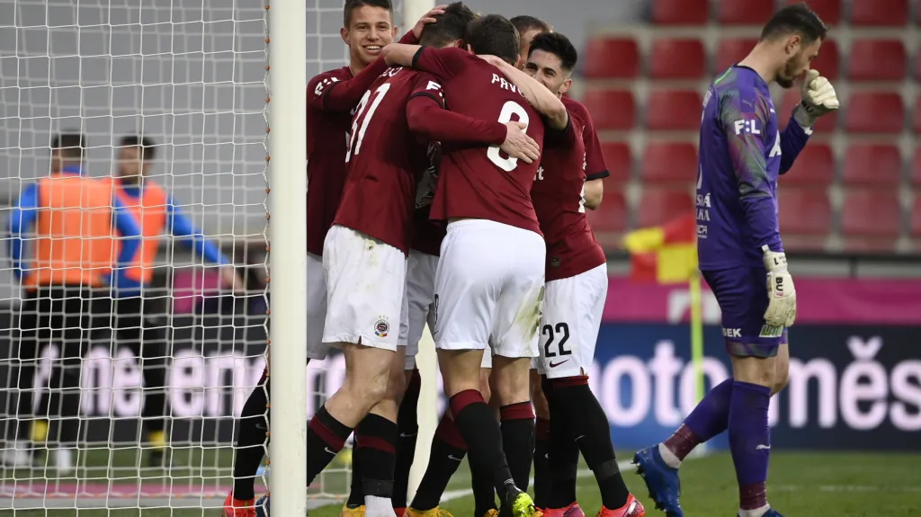 Slavící fotbalisté Sparty