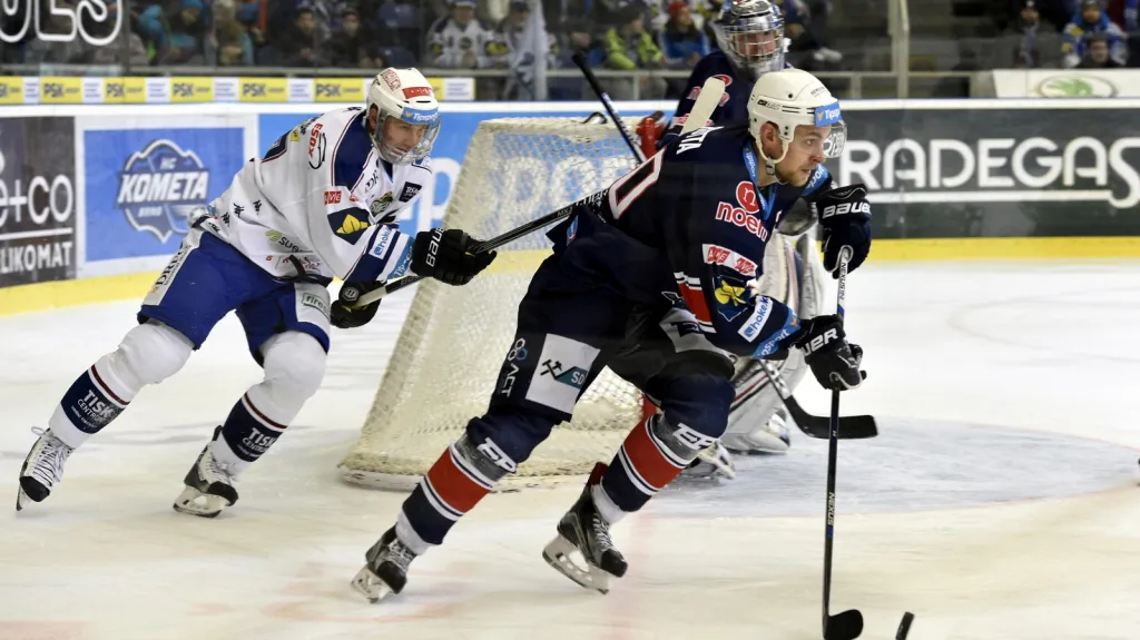 Petr Ton v utkání s Chomutovem