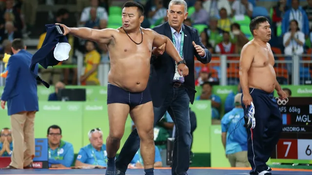 Svérázný protest mongolských trenérů po porážce jejich svěřence