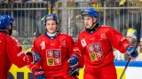 Petr Sikora s Kristianem Reichelem oslavují gól proti Švédsku