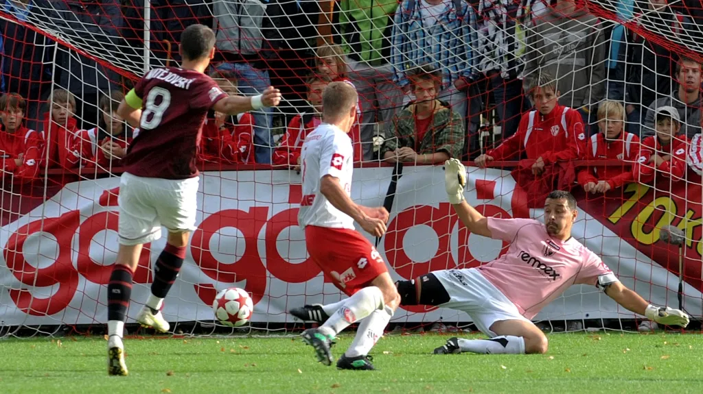 Marek Matějovský ze Sparty dává vedoucí gól