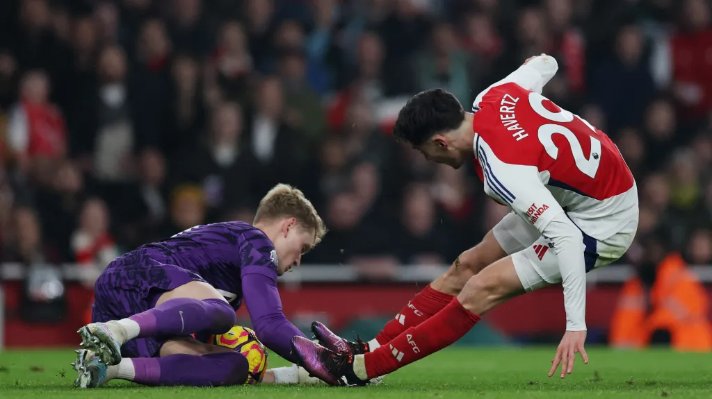Brankář Tottenhamu Antonín Kinský v utkání proti Arsenalu