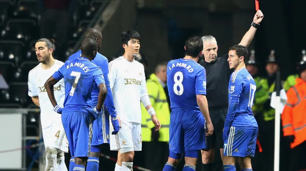 Vyloučení Edena Hazarda proti Swansea