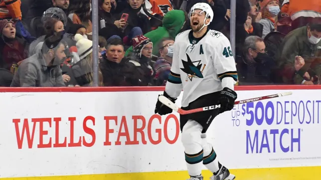 Hertl se těší na zápas NHL v Praze, Rittich ho jistý nemá