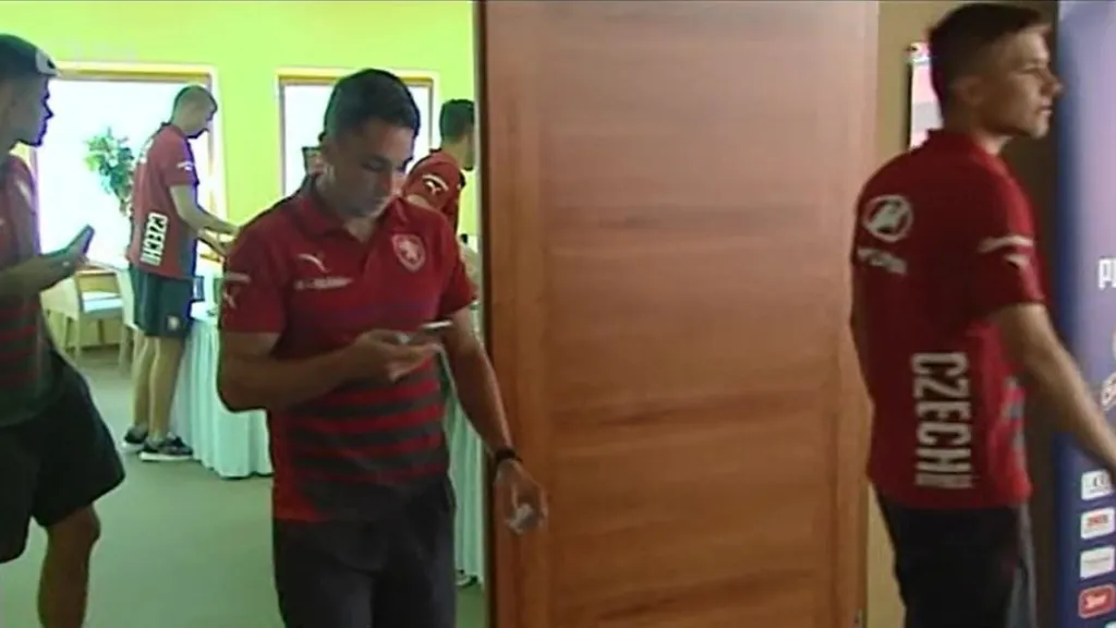 K jednadvacítce se připojili Kadeřábek, Kadlec i Krejčí