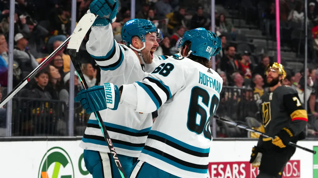 Tomáš Hertl slaví v zápase s Vegas