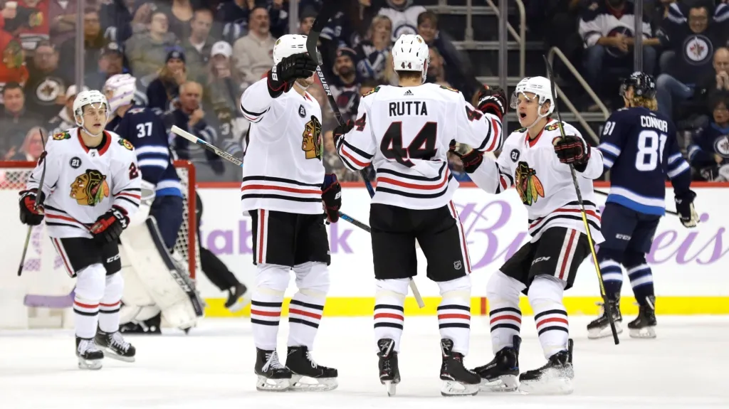 Jan Rutta slaví se spoluhráči gól